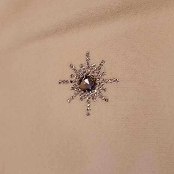 White bling sweater, large but fits like a medium - Picture 2 of 4